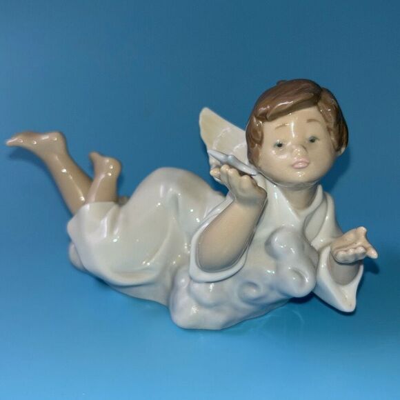 Vintage LLADRO 5725 Making A Wish Angel Holding A Star Feet Crossed 1989 Mint - Picture 2 of 8